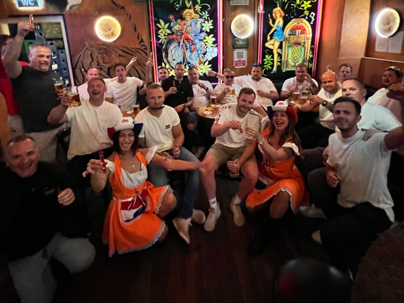 Pub Crawl Tour with Beer Maid Guide (3 hours)