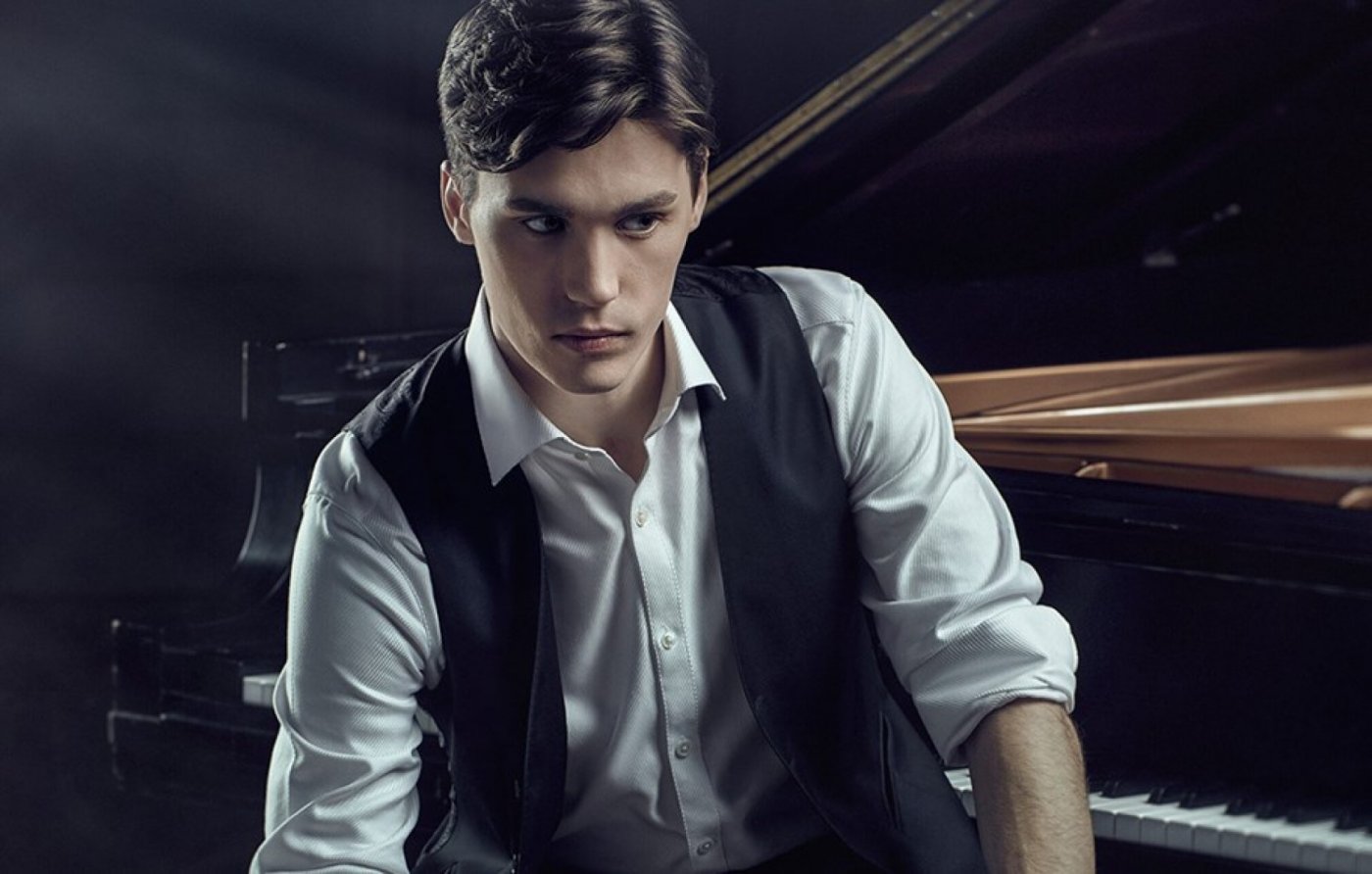 Jaeden Izik-Dzurko in Recital