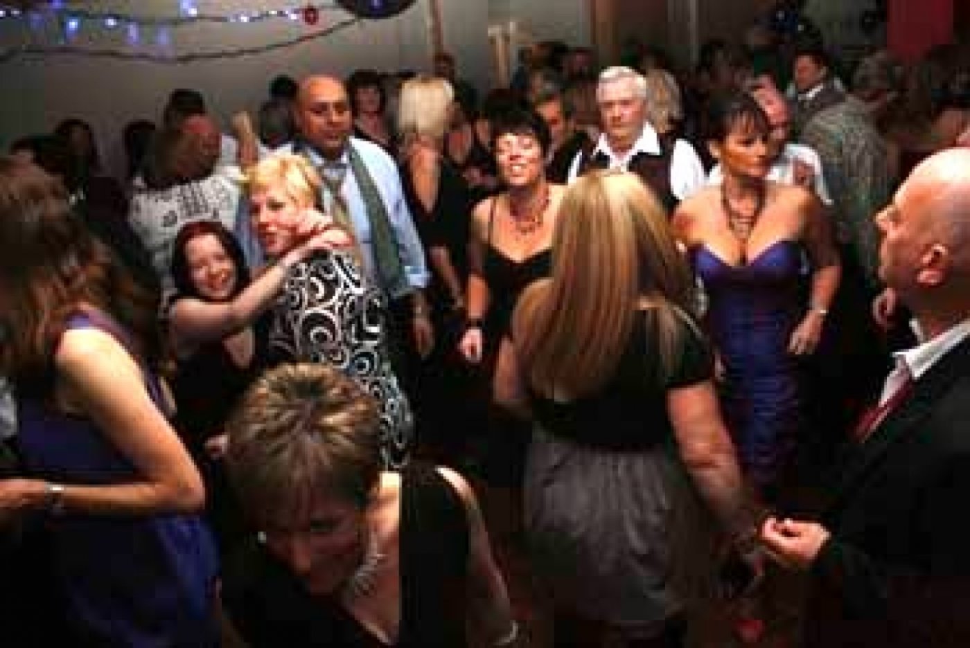 IVER\/ SLOUGH. Over 35's-60's+ SPECIAL BANK HOLIDAY PARTY - SUN 24 AUG