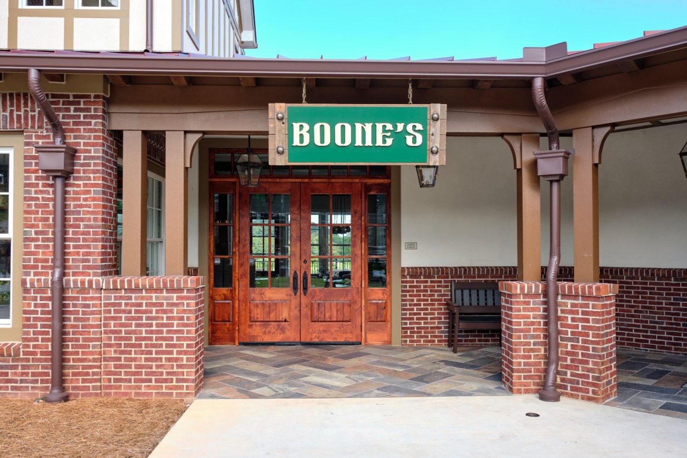 Boone\u2019s Raises a Glass to Five Un-Fore-gettable Years