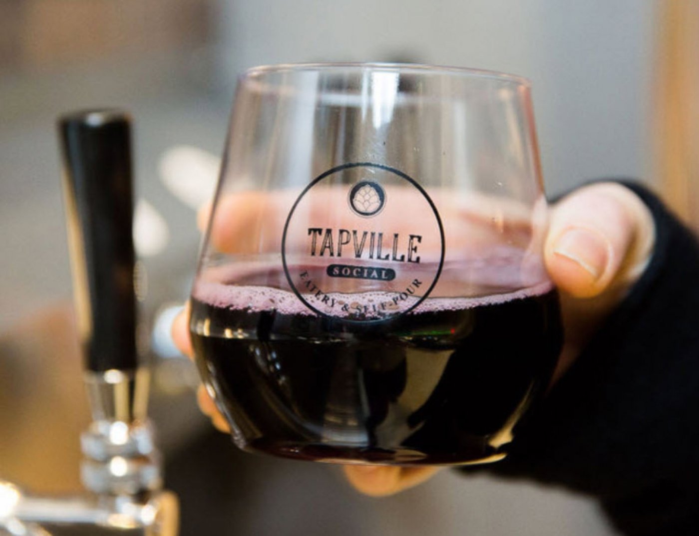 Sip While You Shop: Holiday Wine-Tasting Event at Fashion Outlets of Chicago 