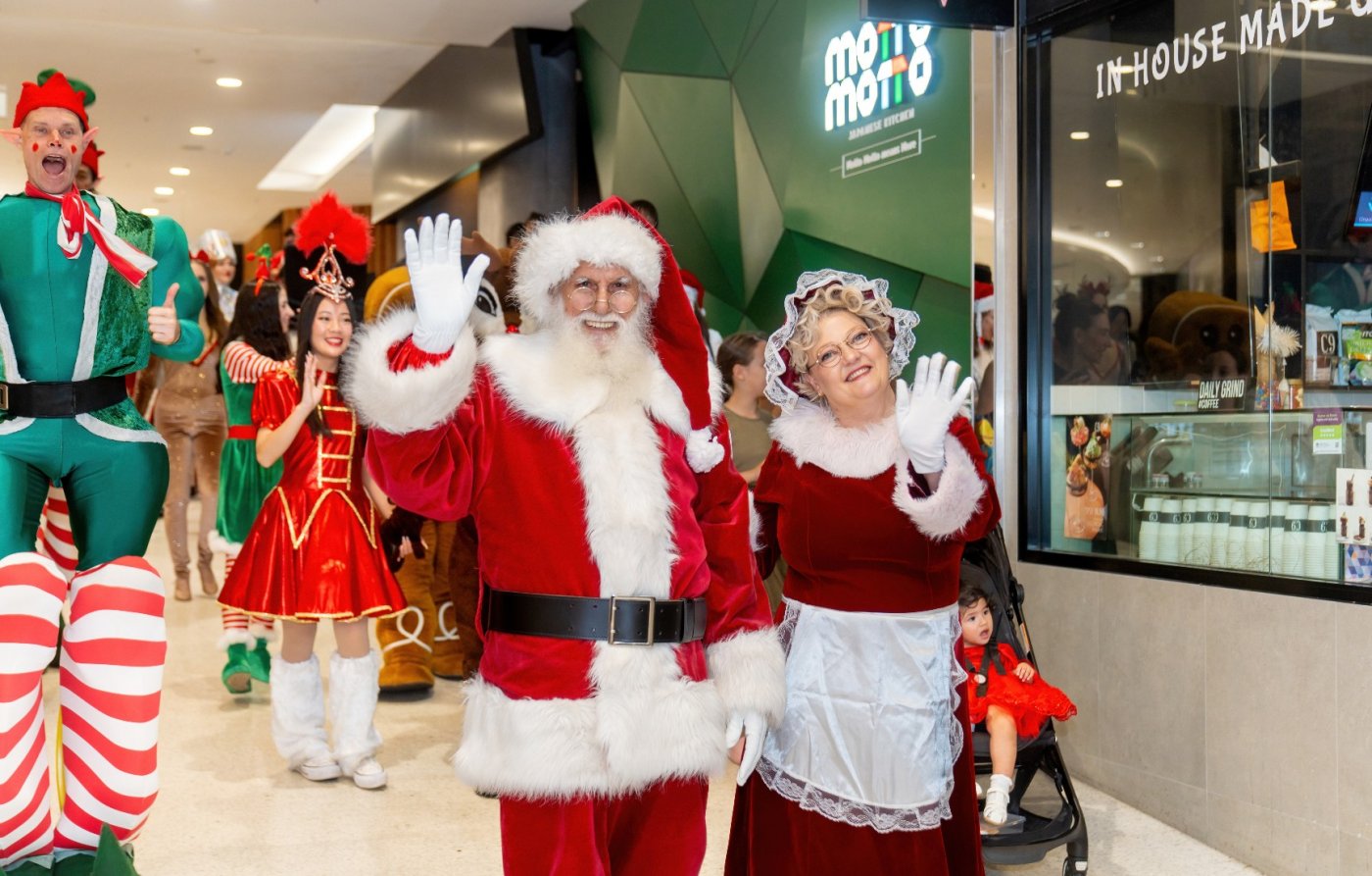 Santa\u2019s Arrival Parade at Macquarie Centre 