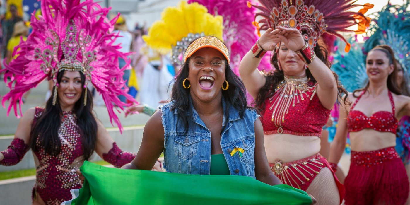 AUS LIGHTS ON THE RIVER