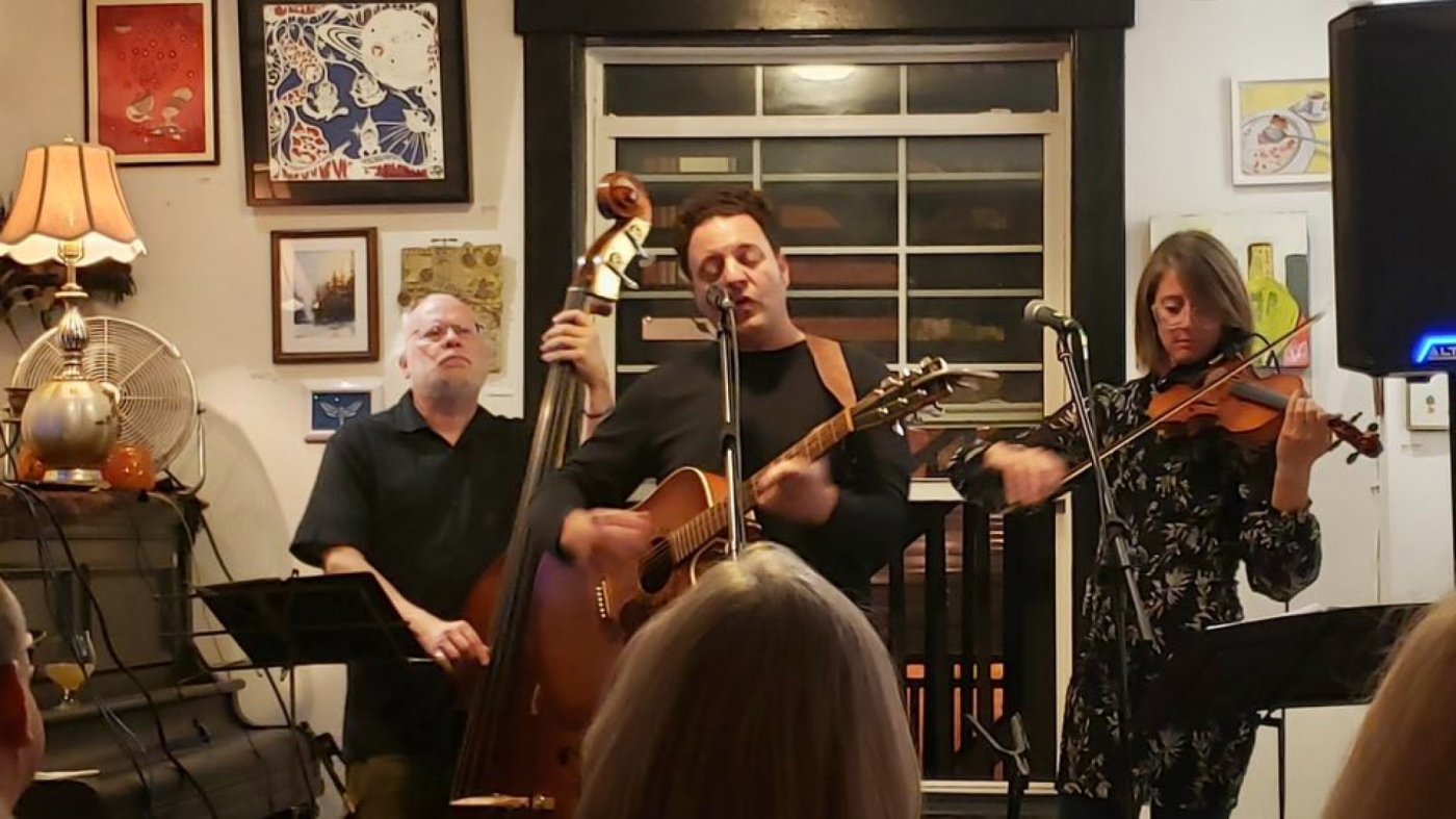 Paco Dvoi Altfolk Trio with Lloyd Smiley: Strung Together